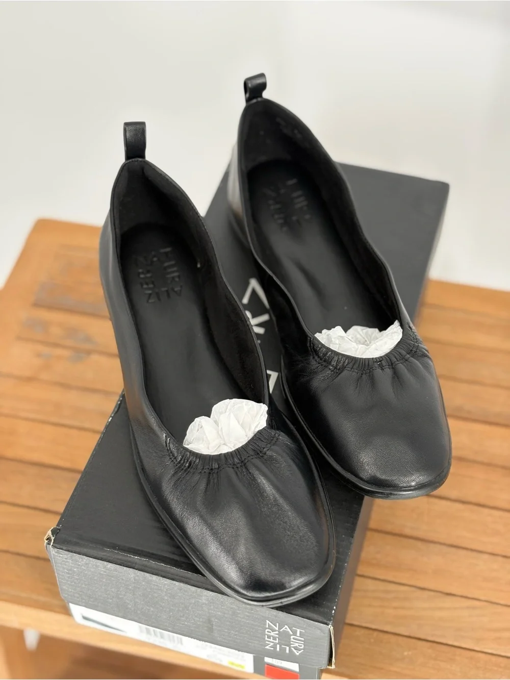 New Naturalizer Black Leather Ballet Flats with Gathered Vamp size 6.5 M